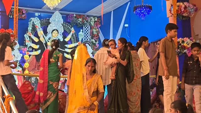समस्तीपुर जिले मे अष्टमी को लेकर पूजा पंडालों में उमड़ी श्रद्धालुओं की भीड़ः माता का खोईंछा भरने के लिए जुटीं महिलाएं #samastipur #bihar #viral #trendingreels #trendingnow