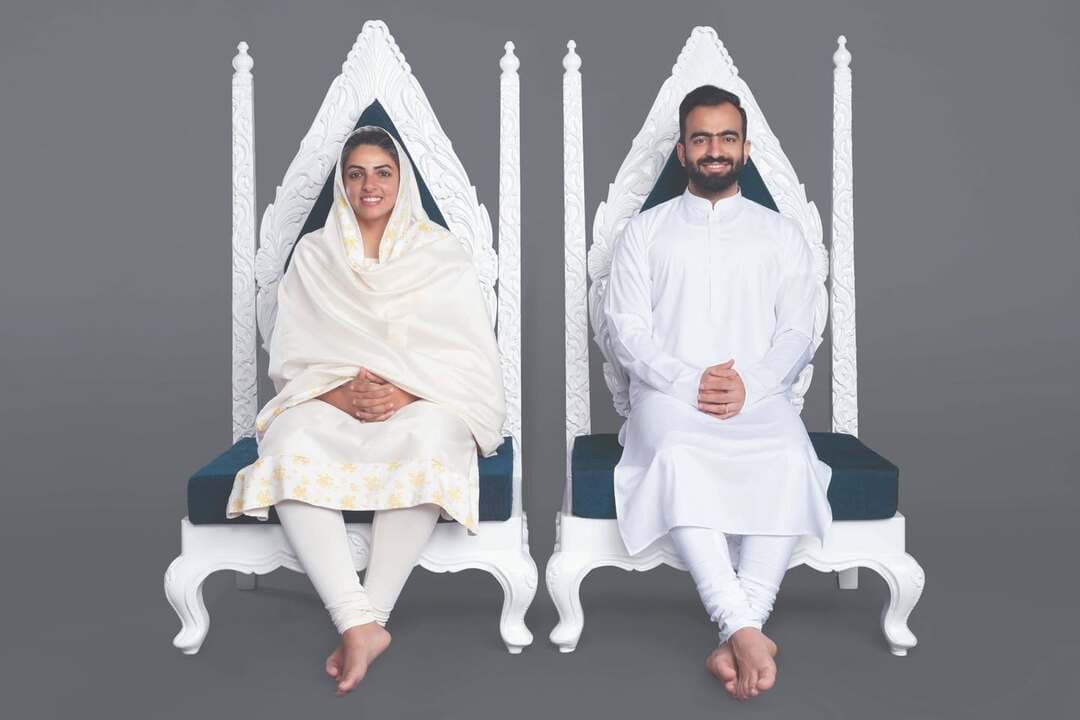 ‘जागृति’ की ज्योति में संत निरंकारी समागम, तैयारियां अंतिम चरण में
यमुनानगर जिले से हजारों श्रद्धालु समागम में होंगे शामिल
यमुनानगर। ब्रह्मज्ञान से चेतना जागृत करने, प्रेम से हृदय को आलोकित करने और सेवा को जीवन का संकल्प बनाने का संदेश देने वाला 79वां वार्षिक निरंकारी संत समागम 23 से 26 अक्टूबर तक संत निरंकारी आध्यात्मिक स्थल, समालखा में आयोजित होगा। सतगुरु माता सुदीक्षा जी महाराज एवं निरंकारी राजपिता रमित जी की पावन छत्रछाया में होने वाले इस समागम की तैयारियां अंतिम चरण में पहुंच गई हैं। समागम में देश-विदेश से लाखों श्रद्धालुओं के पहुंचने की संभावना है। वहीं, यमुनानगर जिले से भी हजारों श्रद्धालु इसमें शामिल होंगे।
संयोजक बलदेव सिंह ने बताया कि समागम स्थल पर श्रद्धालुओं की सुविधा के लिए व्यापक प्रबंध किए जा रहे हैं। सेवादार दिन-रात निस्वार्थ भाव से सेवा में जुटे हैं। उनके परिश्रम और समर्पण से विशाल मैदान अब एक भव्य आध्यात्मिक नगरी का स्वरूप ले चुका है। श्रद्धालुओं के बैठने के लिए विशाल पंडाल तैयार किए गए हैं। इसके अलावा, अत्याधुनिक एलईडी स्क्रीन लगाई जा रही हैं, ताकि परिसर के विभिन्न हिस्सों में बैठे श्रद्धालु सत्संग प्रवचन, भजन और आध्यात्मिक विचारों को आसानी से देख और सुन सकें।
समागम स्थल पर श्रद्धालुओं की ओर से तैयार किया गया भव्य मुख्य स्वागत द्वार विशेष आकर्षण का केंद्र बना हुआ है। इसकी कलात्मकता और आकर्षक स्वरूप सेवा, समर्पण, सृजनशीलता और सामूहिक श्रद्धा का संदेश दे रहे हैं। स्वागत द्वार के माध्यम से श्रद्धालुओं का प्रेम, अपनत्व और समभाव के साथ अभिनंदन किया जाएगा।
संत निरंकारी मंडल के सचिव जोगिंदर सुखीजा ने बताया कि सतगुरु माता जी की प्रेरणा और आशीर्वाद से समागम की व्यवस्थाएं सुव्यवस्थित ढंग से आगे बढ़ रही हैं। सुचारु संचालन, सहज आवागमन और श्रद्धालुओं को आवश्यक सुविधाएं उपलब्ध कराने के उद्देश्य से पूरे परिसर को चार प्रमुख क्षेत्रों में विभाजित किया गया है। सेवादार व्यवस्थाओं को अंतिम रूप देने में जुटे हैं, ताकि समागम में आने वाले श्रद्धालुओं को किसी प्रकार की असुविधा न हो।
यह संत समागम केवल एक वार्षिक आयोजन नहीं, बल्कि ब्रह्मज्ञान, भक्ति, समर्पण और आत्मिक जागृति का संगम है। इसके माध्यम से श्रद्धालुओं को परमात्मा से जुड़ने के साथ प्रेम, विश्वबंधुत्व, आपसी सौहार्द और निस्वार्थ सेवा जैसे मानवीय मूल्यों को जीवन में अपनाने की प्रेरणा मिलेगी।
फोटो कैप्शन: 79वें वार्षिक निरंकारी संत समागम की तैयारियों को अंतिम रूप देते सेवादार।
फोटो कैप्शन: सतगुरु माता सुदीक्षा जी महाराज एवं निरंकारी राजपिता रमित जी।