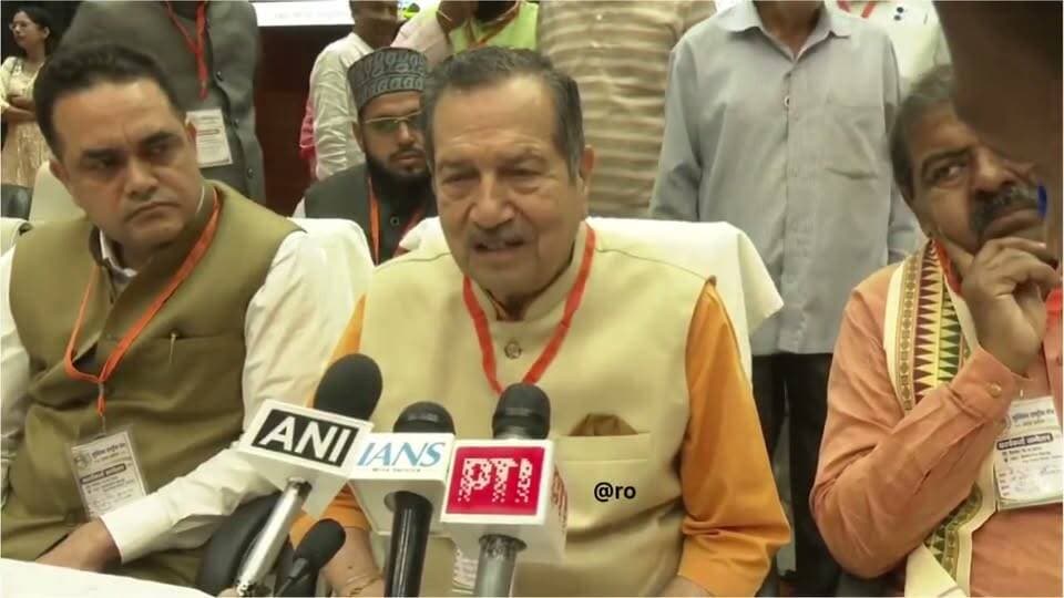 मुसलमान कोई अलग कौम नहीं... सभी भारतीय हैं...
RSS के प्रचारक इंद्रेश कुमार