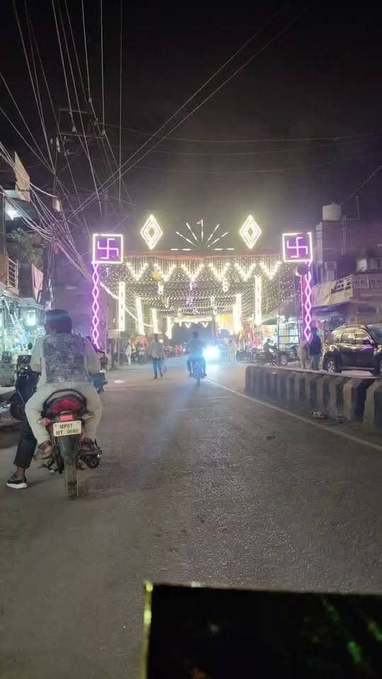 Video को एंड तक देखें
सिकंदर कंपू, इमली नाके पर हैवी बाहन घुसा ,
हादसे के बाद भी नहीं जागा प्रसासन,