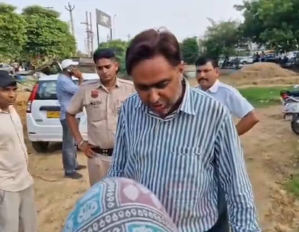 जब आंटी ने दी डीटीपी अधिकारी आर एस भाट को बददूआ तो आंटी को क्या बोले डीटीपी अधिकारी आर एस भाट।
