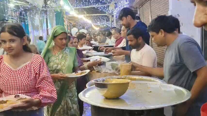 बिरसिंहपुर के मुख्य बाजार में माता कात्यायनी के अद्भुत दर्शन झकपक कमेटी द्वारा अष्टमी पर्व पर विशेष महा प्रसाद वितरण...