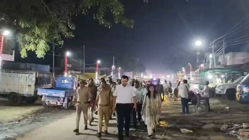 👆आज जिलाधिकारी एवं पुलिस अधीक्षक के द्वारा सैदपुर तहसील नंदगंज थाना में रूट मार्च किया गया। रूट मार्च सादियाबाद मोड़ से निकलकर नंदगंज बाजार होते हुए रेलवे स्टेशन नंदगंज तक किया गया।