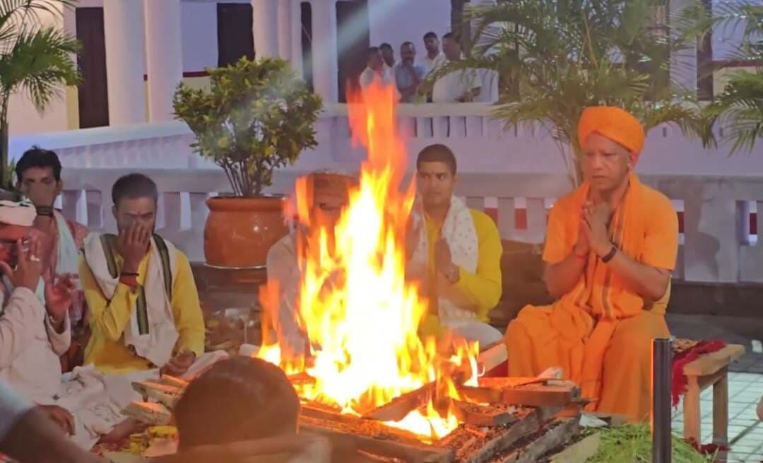 सीएम योगी ने गोरखनाथ मंदिर में किया महानिशा पूजन और हवन
https://bareillylive.in/bareilly-at-a-glance/religious-places-in-bareilly/cm-yogi-mahanisha-pujan-gorakhnath-mandir/
#सीएमयोगी #योगीआदित्यनाथ #गोरखनाथमंदिर #महानिशापूजन #मांभगवती #जयजगदम्बे #गोरखपुर #उत्तरप्रदेश