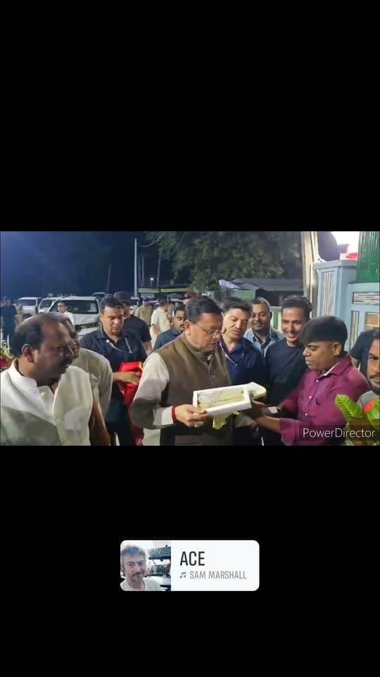 मुख्यमंत्री पुष्कर सिंह धामी ने खटीमा में सुनी जनसमस्याएं, रेलवे फाटक के पास रवि के ठेले पर मूंगफली का लिया स्वाद