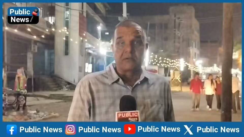 देर रात तकिया में बनाए गए पूजा पंडाल में पहुंचे डीएम दीपक कुमार मिश्रा