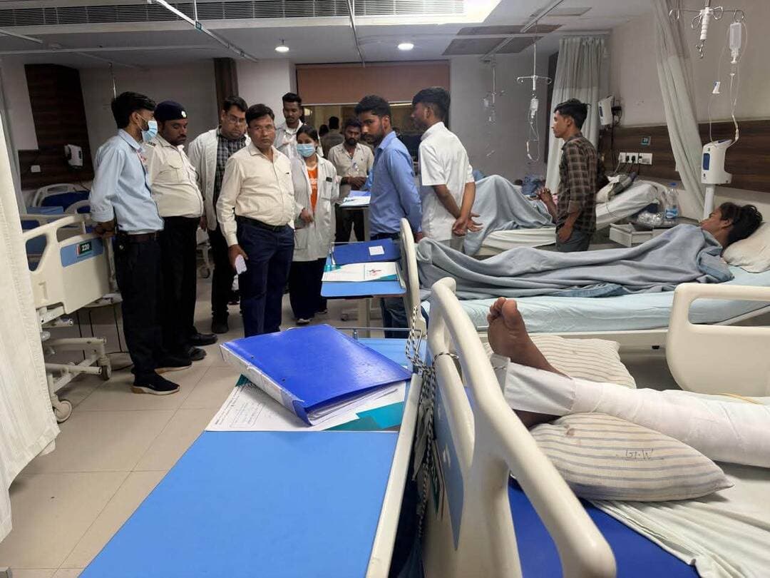 शीतला माता मंदिर के समीप हुई दुर्घटना में घायल हुए लोगों का हाल जानने और अस्पताल का निरीक्षण करने पहुंचे मुख्य चिकित्सा अधिकारी।
#gwalior
PRO Gwalior
Jansampark Madhya Pradesh
CM Madhya Pradesh