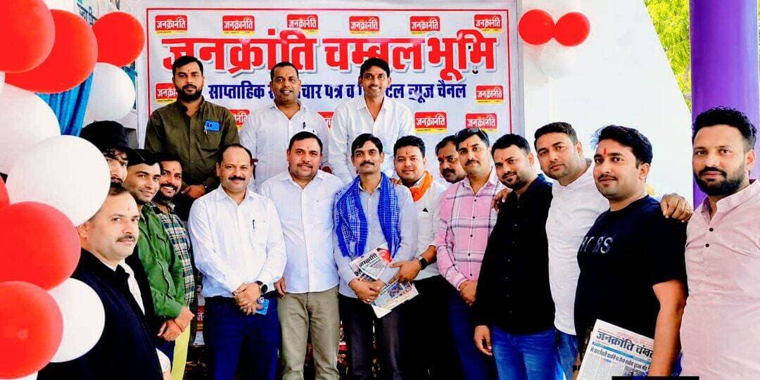 भिंड जिले के सभी पत्रकारों को एक मंच पर लाने के लिए, लहलोरी निवासी प्रदीप राजावत जी को बहुत-बहुत धन्यवाद जनक्रांति चंबलभूमि <nis:link nis:type=tag nis:id=भिंड nis:value=भिंड nis:enabled=true nis:link/> <nis:link nis:type=tag nis:id=bhindnews nis:value=BhindNews nis:enabled=true nis:link/>