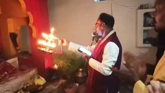बड़ी अनोखी चमत्कारनी है अपनी माई महाआरती में उमड़े श्रद्धालु rithi