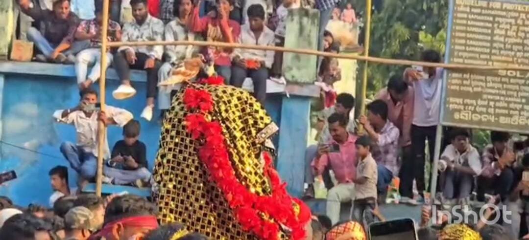 କଳାହାଣ୍ଡି: ମାଁ ମାଣିକେଶ୍ଵରୀଙ୍କ ଛତର ଯାତ୍ରା ସମ୍ପନ୍ନ: ମନ୍ଦିରରେ ପହଞ୍ଚିଲେ ମାଁ