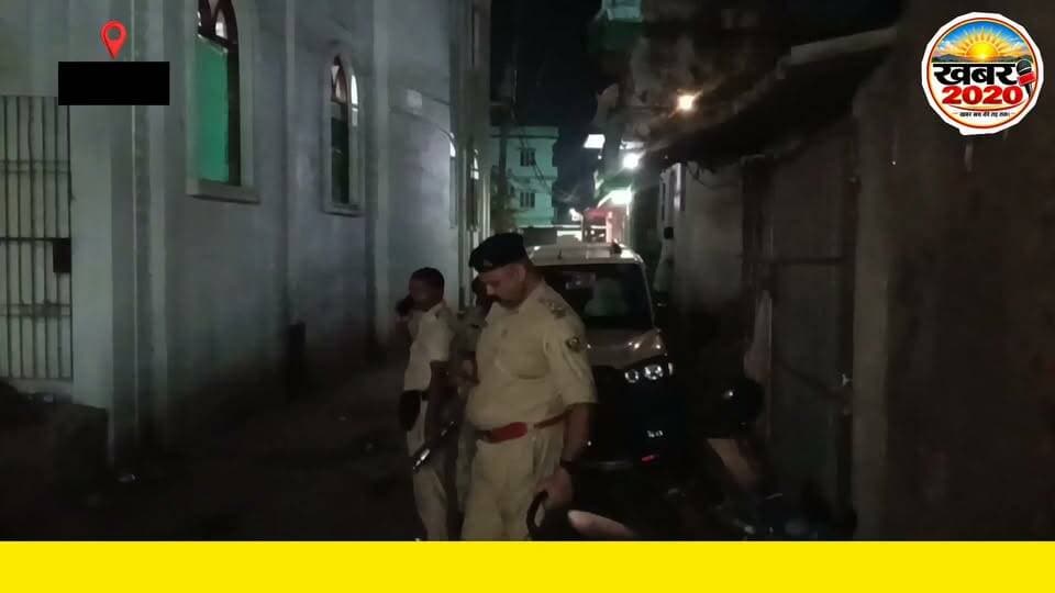 पटना के मनेर स्थित ब्यापुर मस्जिद गली में बाइक सवार अपराधियों ने पैक्स अध्यक्ष संजीत कुमार उर्फ भालू और प्रखंड प्रमुख पति पिंटू पॉइजन को अपराधियों ने मारी गोली, पैक्स अध्यक्ष की गोली लगने से हुई मौत, प्रखंड प्रमुख पति गंभीर रूप से घायल, घटना के बाद जांच में पहुंचे दानापुर टू डीएसपी अमरेंद्र कुमार झा एवं थाना अध्यक्ष रजनीश कुमार. #ManerMurderCase #MurderPACSPresident #Husbandpramukhinjured #manerthana #patnapolice #dspdanapur #trendingvideo #nonfollowers #fasebookpost #BreakingNews