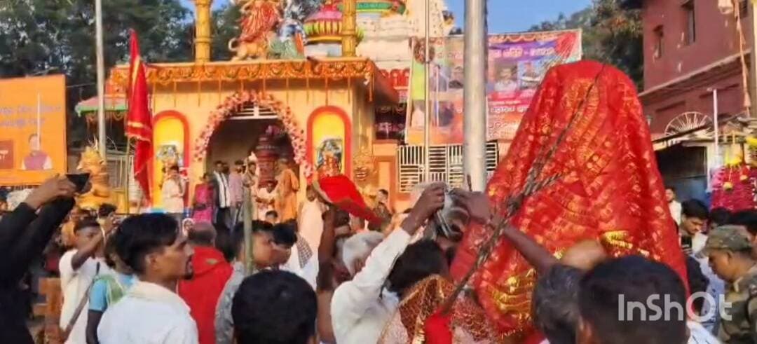 କଳାହାଣ୍ଡି: ଥୁଆମୂଳ ରାମପୁରରେ ସମ୍ପନ୍ନ ହେଲା ମା’ ମାଣିକେଶ୍ୱରୀଙ୍କ ପ୍ରସିଦ୍ଧ ଛତର ଯାତ୍ରା