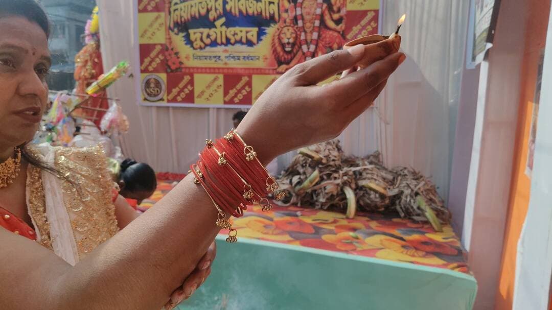 সালানপুর: আসানসোলে মহাষ্টমীতে পুষ্পাঞ্জলি দিতে ভক্তদের ঢল, পুলিশের কড়া নিরাপত্তা