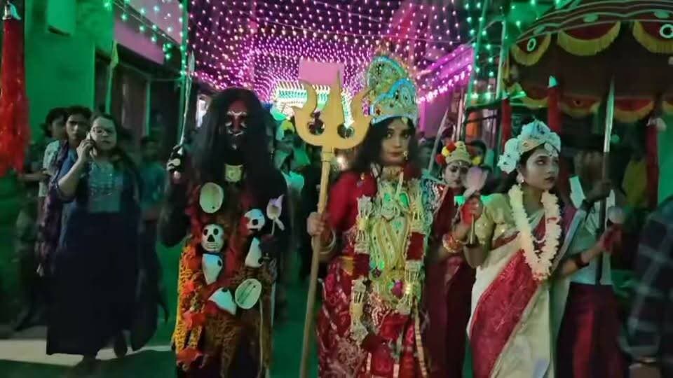 नौ रूपों में सजीं कन्याएं, 101 भोग से मां दुर्गा का स्वागत, देखने उमड़ी भीड़