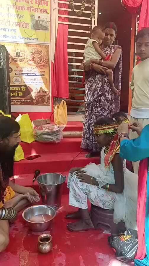 श्री सोमेश्वर महादेव मंदिर धाम के सेवक इंजीनियर बाबा प्रभात कुमार सिंह ने शारदीय नवरात्रि पर्व पर नवमी को कन्याओं का पूजन किए