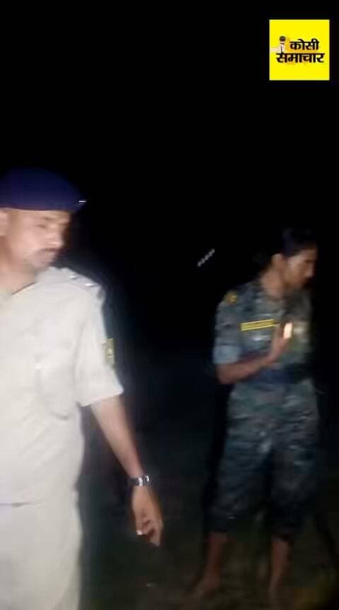 🚨 बनमा इटहरी पुलिस की बड़ी कार्रवाई, पानी में घुसकर ध्वस्त की शराब भट्ठी!
एसआई रितेश कुमार के नेतृत्व में गुप्त सूचना पर छापेमारी, रात के अंधेरे में पुलिस की कार्रवाई बनी इलाके में चर्चा का विषय।
सहरसा। बनमा इटहरी में अवैध देशी शराब के ठिकाने पर पुलिस ने बड़ी कार्रवाई की। एसआई रितेश कुमार के नेतृत्व में पुलिस टीम ने गुप्त सूचना के आधार पर छापेमारी कर शराब बनाने वाली भट्ठी को ध्वस्त कर दिया। रात के अंधेरे में पानी में घुसकर की गई इस कार्रवाई की इलाके में खूब चर्चा हो रही है। पुलिस की इस कार्रवाई को अवैध शराब कारोबारियों के खिलाफ सख्त कदम माना जा रहा है।
#BanmaItahari #SaharsaPolice #BiharPolice #अवैधशराब #कोसीसमाचार