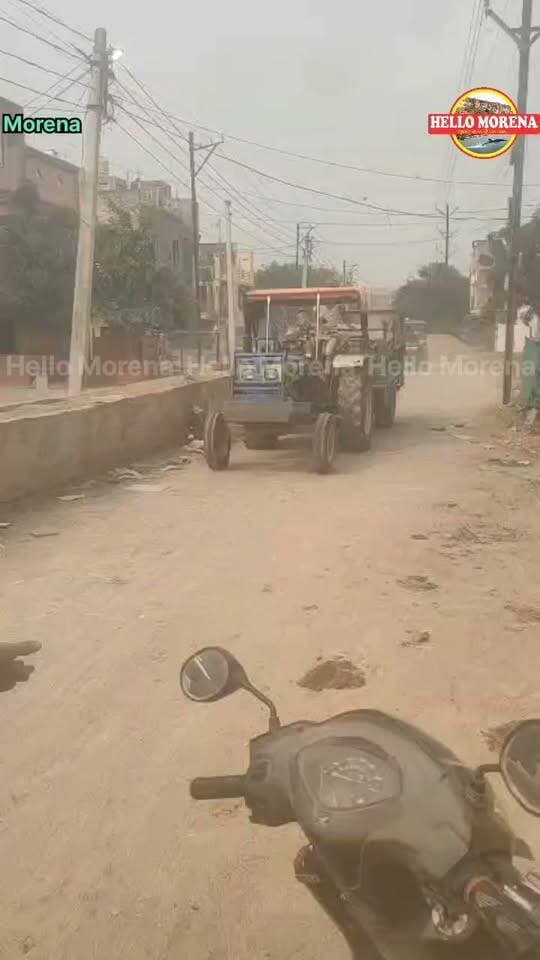 फिर निकली चंबल के रेत से लदे ट्रैक्टर-ट्रॉलियों की रेल👇
कहां गए ड्रोन, एआई कैमरे, 100 जवान और 16 चेक पोस्ट?
वीडियो, सोमवार को मुरैना शहर के जौरी में शमशान के पीछे वाली रोड पर शूट किया गया है।