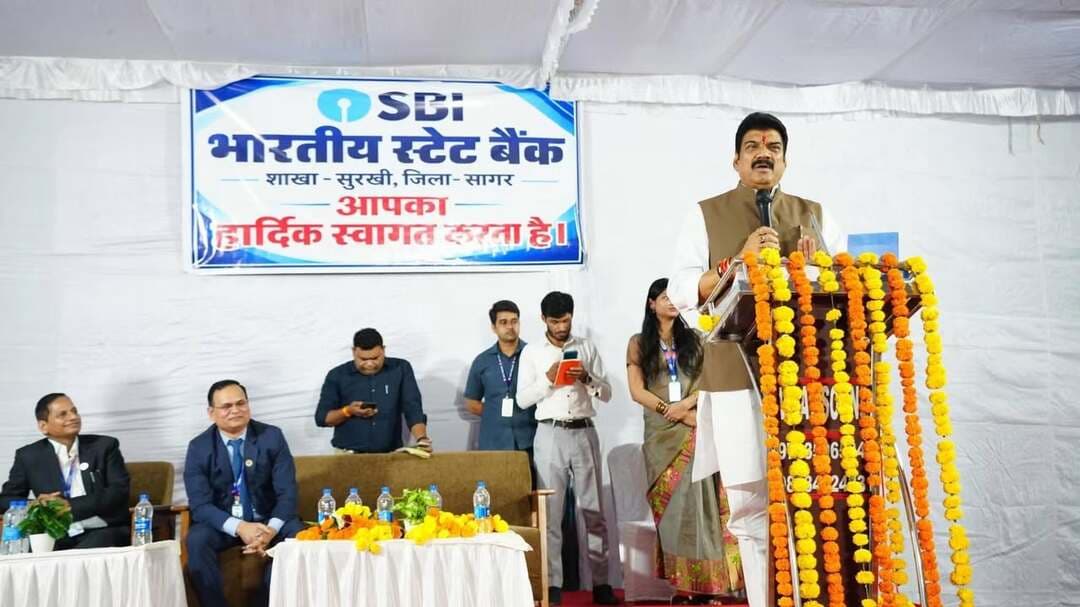 ➡️ सुरखी विधानसभा की वर्षों पुरानी मांग हुई पूरी!
खाद्य एवं नागरिक आपूर्ति मंत्री श्री गोविंद सिंह राजपूत जी ने सुरखी में स्टेट बैंक ऑफ इंडिया (SBI) की नवीन शाखा का शुभारंभ किया। अब क्षेत्र के किसानों, व्यापारियों और आम नागरिकों को मिलेगी आधुनिक बैंकिंग की सुविधा।
#Surkhi #SBI #MadhyaPradesh #jansamparkMP #sagar
