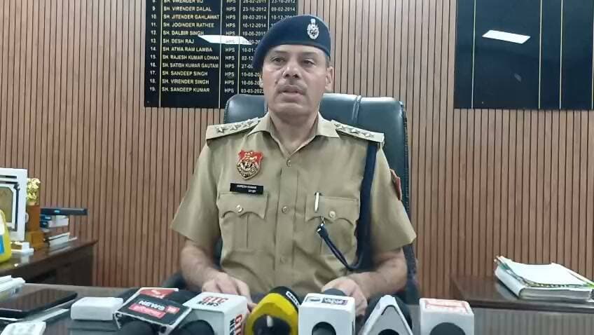 पानीपत में जाम की स्थिति से निपटने के लिए पानीपत पुलिस ने अभियान चलाया है जनता से भी आह्वान किया जाता है कि वह सहयोग करें लेकिन जनता इसमें सहयोग नहीं कर रही वाहन चालक नियमों का पालन नहीं करते इसको लेकर के डीएसपी ट्रैफिक सुरेश सैनी ने जानकारी दी