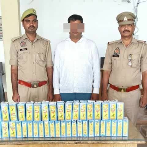 कप्तानगंज: कुशीनगर: 82 टेट्रा पैक अवैध देशी शराब के साथ युवक गिरफ्तार