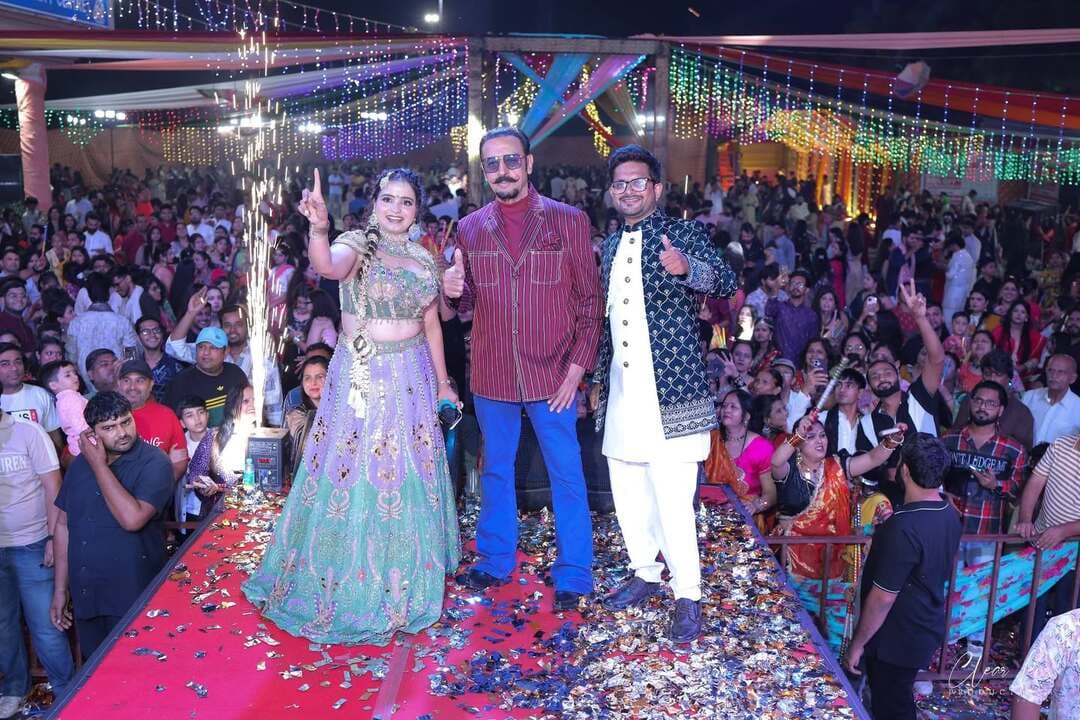 रोहतक Dandiya Night में पहुँचे बॉलीवुड अभिनेता Gulshan Grover, मचाया रोहतक वासियों संग धमाल, देखिये कुछ तस्वीरें 17 अक्टूबर की...