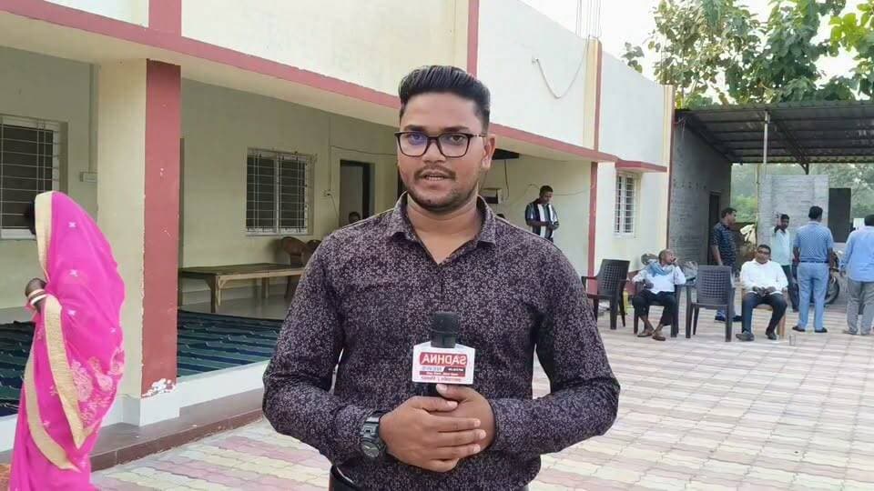 महा अष्टमी पर पेमिया ऋषिकेश अनाथ विद्यालय में दिखी खुशियों की झलक टुंडी विधायक एवं पूर्वी टुंडी थाना के सौजन्य से अनाथ बच्चों को बांटी गई शिक्षण सामग्री और वस्त्र