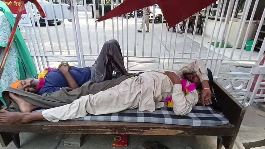 ਪਟਿਆਲਾ: ਮਰਨ ਵਰਤ 'ਤੇ ਬੈਠੇ ਪ੍ਰਦਰਸ਼ਨਕਾਰੀਆਂ ਦੀ ਸਿਹਤ ਵਿਗੜੀ, ਕੋਈ ਡਾਕਟਰੀ ਮਦਦ ਨਹੀਂ