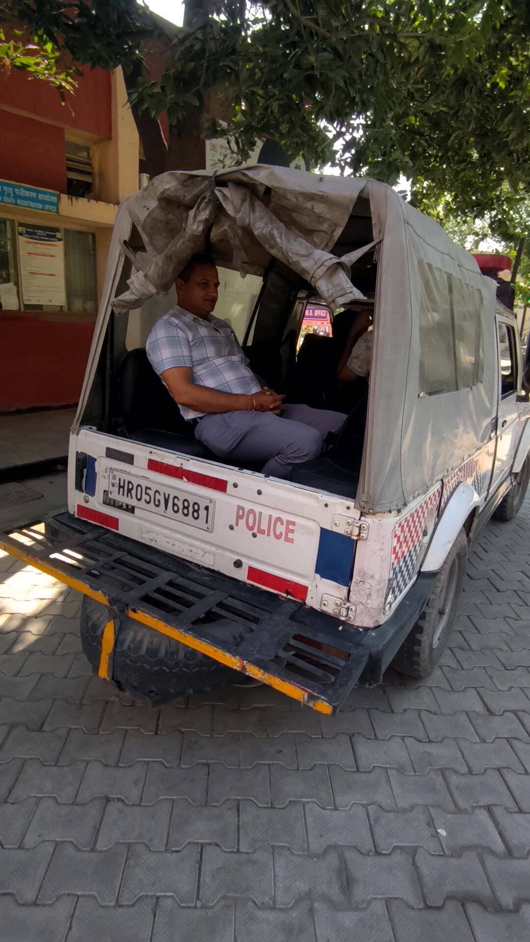 करनाल: एक करोड़ 34 लाख के साइबर क्राइम में आरोपी गिरफ्तार, मेडिकल जांच के लिए अस्पताल भेजा गया