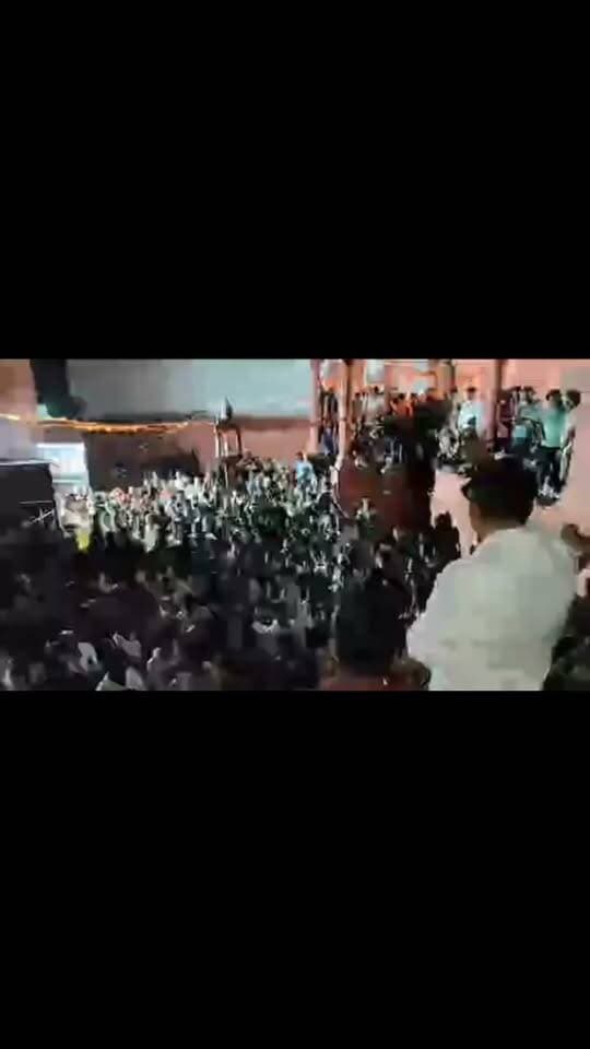 कभी जातिवाद के आरोपों से घिरे नरेश मीणा अब सर्वसमाज को लगे साधने में, मीणा बाहुल्य गांव में भील समाज की महिला को बनाया प्रत्याशी, मांगरोल पंचायत समिति के मीणा बाहुल्य वार्ड नं 1 में भील समाज की महिला को प्रत्याशी बनाने की घोषणा की, खास बात यह है कि जिस वार्ड में मीणा समाज के करीब 3500 मतदाता हैं, वहां भील समाज के महज 50 करीब मतदाता हैं।
#नरेशमीणा #बारां #मांगरोल #पंचायतराजचुनाव