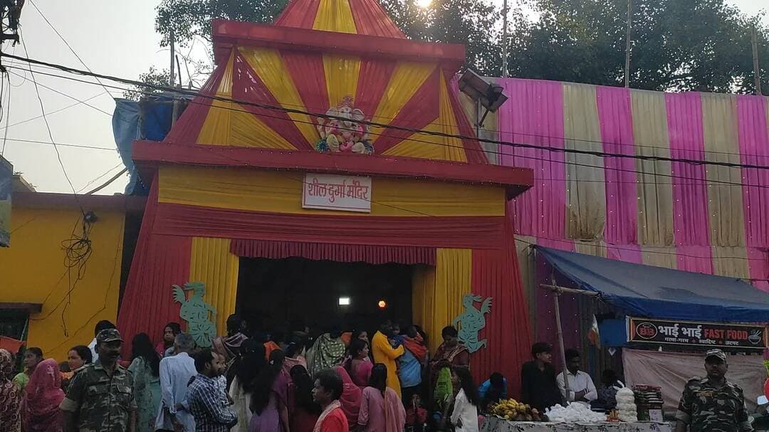 हिरणपुर: हिरणपुर में महाअष्टमी पर भव्य दुर्गा पूजा, श्रद्धालुओं का भक्ति सैलाब