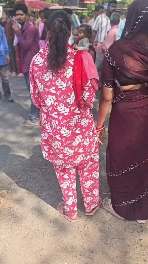 यह वायरल वीडियो मंदसौर लाभ मुनि नेत्रालय के पास सड़क मार्ग पर ही बड़ा गड्ढा खोदने से नाराज स्थानीय रहवासियों द्वारा सड़क मार्ग बंद कर दिया है।, वार्ड 26 बालाजी नगर वालो ने किया विरोध।
