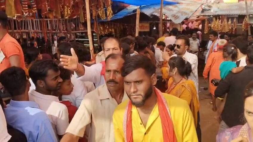 मानसा माई मंदिर मे भक्त जनो का भीड
