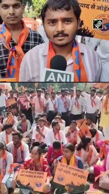 दिल्ली में चल रहे प्रोटेस्ट के विरोध में सड़कों पर निकले लोग