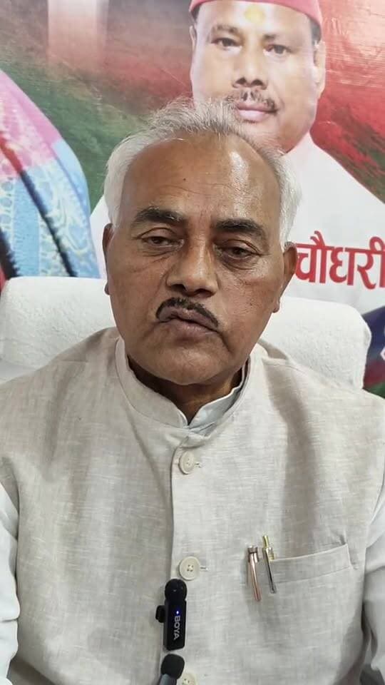 लोहिया ट्रस्ट कार्यालय पर प्रेस वार्ता कर सपा नेता लाल बिहारी यादव,,,,,,,