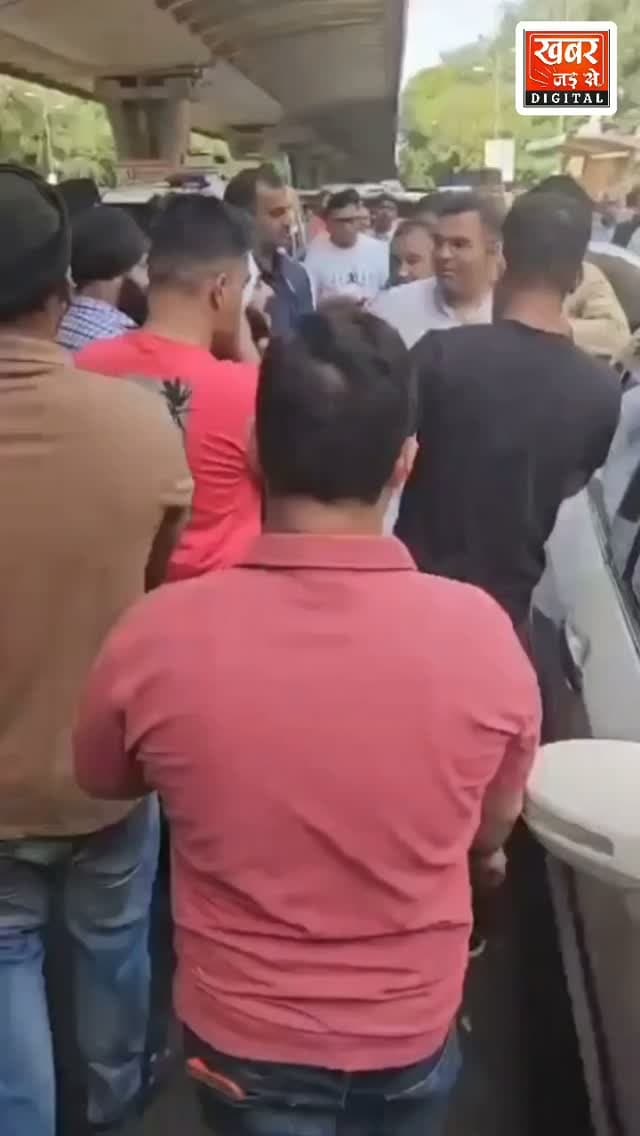 फरीदाबाद (खबर) पूर्व विधायक नीरज शर्मा द्वारा की गई हरकत, बीजेपी के मंत्री द्वारा की गई हरकत के आगे साबित हुई छोटी।
#हरियाणा #फरीदाबाद #पूर्वविधायकएनआईटी86विधानसभा #नीरजशर्मा #दिल्ली पीडब्ल्यूडीमंत्री प्रवेशवर्मा हरकत
Haryana Faridabad FormerMLANIT86Assembly NeerajSharma Delhi PWDMinister PraveshVarma Action
खबर जड़ से KHABAR JAD SE