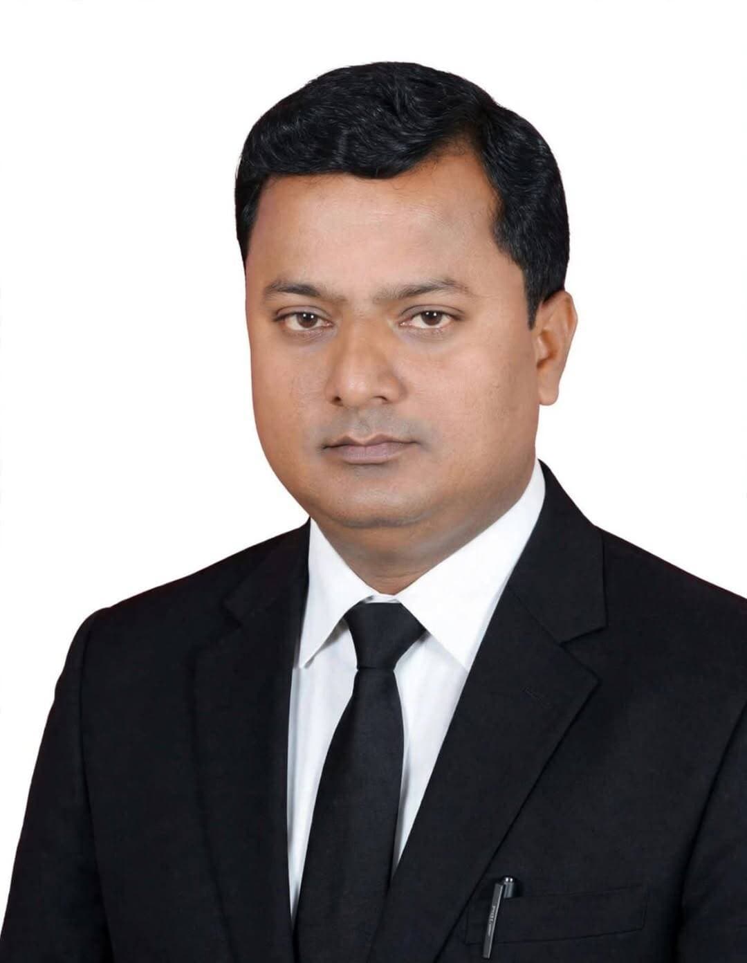 कृष्ण कुमार श्रीवास्तव निर्विरोध बने सिविल बार एसोसिएशन के उपाध्यक्ष, अधिवक्ताओं में खुशी की लहर
संतकबीरनगर में सिविल बार एसोसिएशन के उपाध्यक्ष पद पर अधिवक्ता कृष्ण कुमार श्रीवास्तव निर्विरोध निर्वाचित हुए हैं। उनकी जीत पर अधिवक्ता साथियों ने हर्ष व्यक्त करते हुए उन्हें हार्दिक बधाई एवं शुभकामनाएं दीं। इस उपलब्धि को अधिवक्ताओं की एकजुटता, विश्वास और सहयोग का प्रतीक माना जा रहा है ।