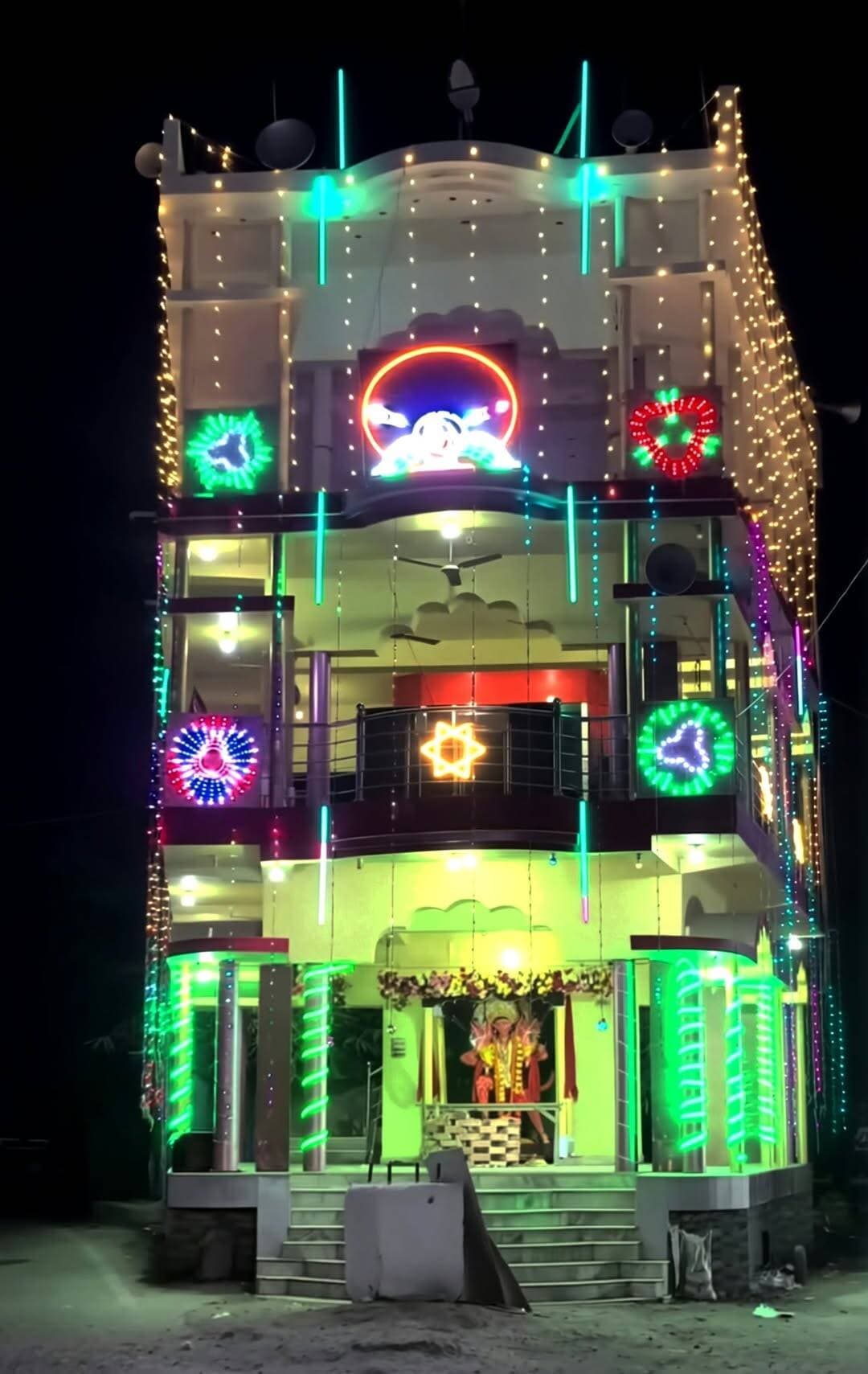 छपरा-मांझी मुख्य मार्ग पर रिविलगंज के इनई स्थित ब्रह्म बाबा मंदिर...