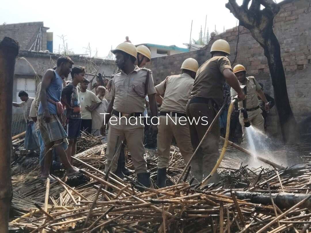 থানারপাড়া থানার টোপলা নতুনপাড়ায় পাঁচটি বাড়িতে ভ'য়া'ব'হ আ/গু/ন | Tehatta News |#Thanarpara #tehatta_news #Nadia