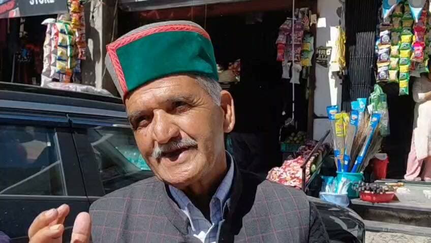 वीरभद्र सिंह को याद कर भावुक हुए बुजुर्ग, बुजुर्ग ने सुनाया भावुक किस्सा
