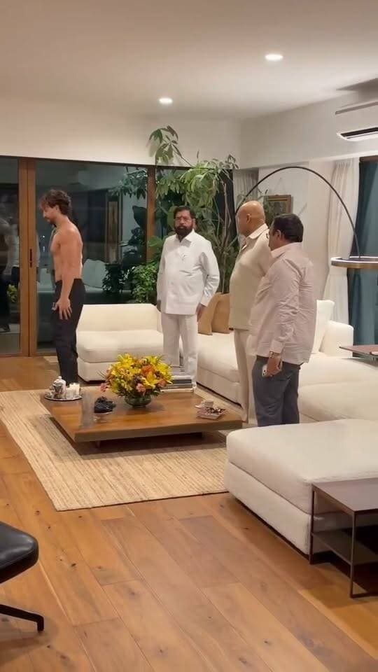 Tiger Shroff Is Back! A Big Relief for His Fans! ❤️🥹
Bollywood actor Tiger Shroff is making headlines, bringing relief and happiness to his fans. His well-wishers are hoping for his safety, good health, and happiness. ❤️🙏
P.NEWZ INDIA
Journalist Ram Manohar Mishra
📅 19 October 2026
#TigerShroff #TigerShroffIsBack #BollywoodNews #BreakingNews #PNEWZINDIA ❤️