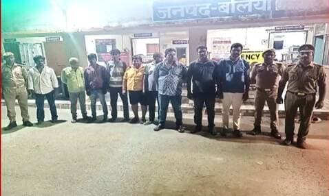 रसड़ा: रसड़ा के मुर्गी फार्म के पास जुआ खेलते 9 गिरफ्तार, 2.19 लाख नकद बरामद