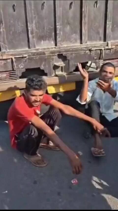 महेंद्रगढ़: नारनौल में पिकअप से बाजरे के कट्टे चोरी करते तीन युवक गिरफ्तार