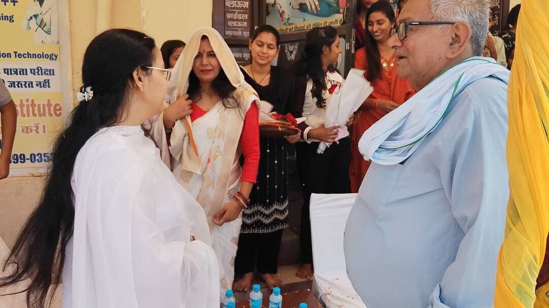 लोहारू: लोहारू में निशुल्क सिलाई मशीन वितरण, जरूरतमंद महिलाओं को आत्मनिर्भर बनाने की पहल