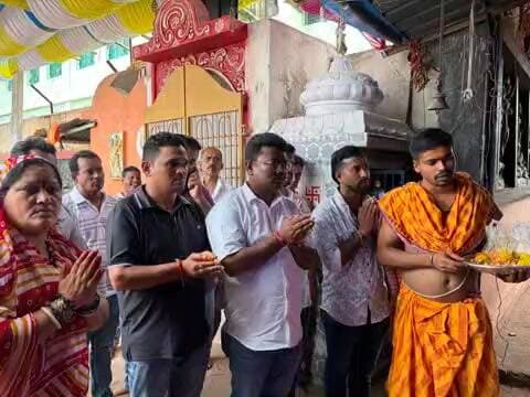 ଗୁଣୁପୁର: ଗୁଣୁପୁର ଡେରା ସାହି ଦୁର୍ଗାପୂଜାରେ ଯୋଗ ଦେଲେ ବିଧାୟକ ସତ୍ୟଜିତ ଗମାଙ୍ଗ