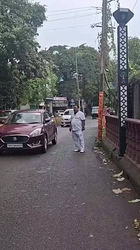 मुरादाबाद: मुरादाबाद में सड़क पर खड़े होकर वीडियो बनाना बना खतरा, पुलिस ने जांच शुरू की