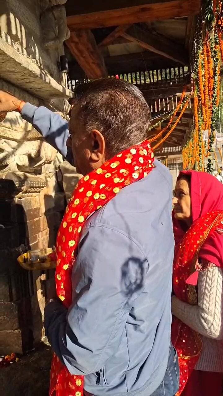 जुब्बल: अष्टमी पर मां हाटेश्वरी मंदिर में उमड़ा श्रद्धालुओं का सैलाब, विधायक कुलदीप सिंह राठौर ने दी पूजा