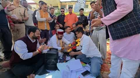 चमोली: नारायण बगड़ स्वास्थ्य केंद्र की समस्याओं के समाधान के लिए अनिश्चितकालीन धरना स्थगित