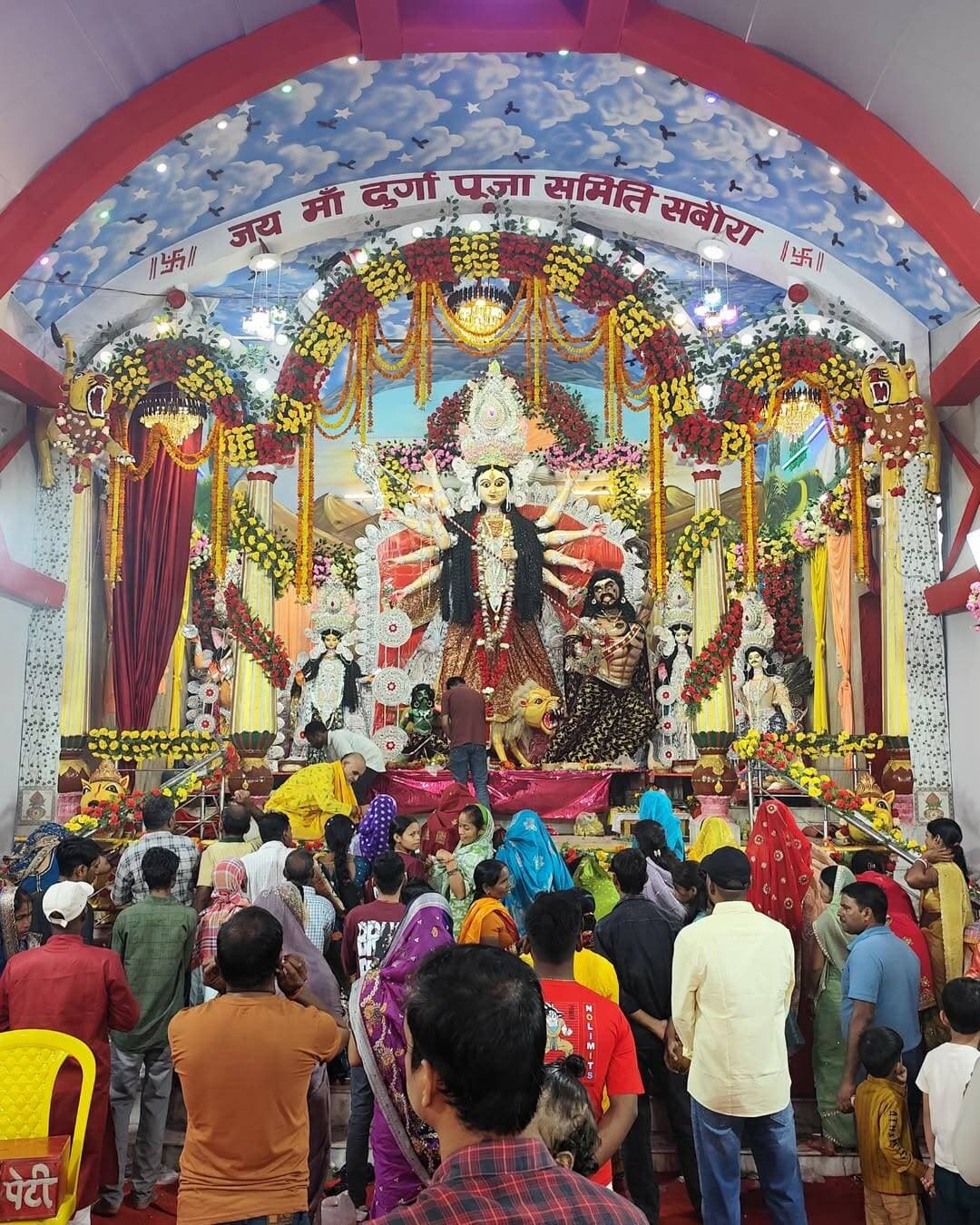 बेगूसराय, बरौनी IOCL रिफाइनरी गेट नंबर-1 स्थित जय माँ दुर्गा पूजा समिति, सबौरा के भव्य दरबार से माँ दुर्गा के दिव्य दर्शन करें। 🙏🚩
<nis:link nis:type=tag nis:id=जयमातादी nis:value=जयमातादी nis:enabled=true nis:link/> <nis:link nis:type=tag nis:id=बेगूसराय nis:value=बेगूसराय nis:enabled=true nis:link/> <nis:link nis:type=tag nis:id=बरौनी nis:value=बरौनी nis:enabled=true nis:link/> <nis:link nis:type=tag nis:id=दुर्गापूजा nis:value=दुर्गापूजा nis:enabled=true nis:link/>