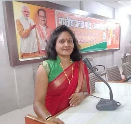 शैल त्रिपाठी के द्वारा लगाए गए आरोपों पर भाजपा जिलाध्यक्ष विवेकानंद ने दी सफाई,कहा शैल त्रिपाठी को पार्टी विरोधी गतिविधियों के कारण शीर्ष नेतृत्व द्वारा पद से हटाया गया है। वह जो भी आरोप लगा रही हैं, वह निराधार हैं।