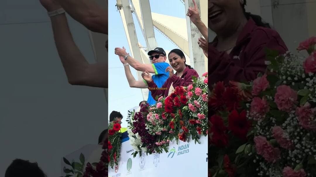 Rekha Gupta welcoming Vedanta Delhi Half Marathon participants #rekhagupta #delhicm #rekhaguptanews